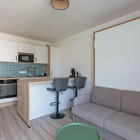 Apartment Refait A Neuf A Anglet, Proche Commerces & Plages, Avec Balcon Et Parking Gratuit - Fr-1-3-594
