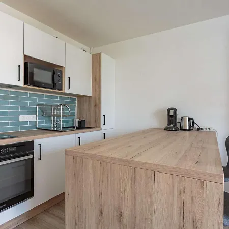 Apartment Refait A Neuf A Anglet, Proche Commerces & Plages, Avec Balcon Et Parking Gratuit - Fr-1-3-594